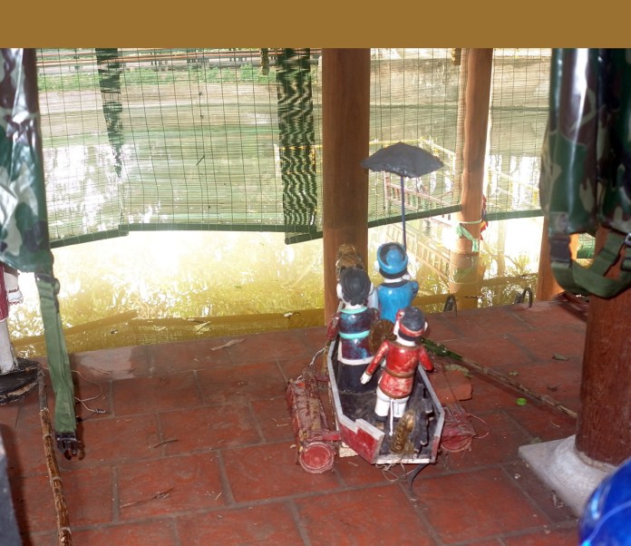 332 Interior Puppets