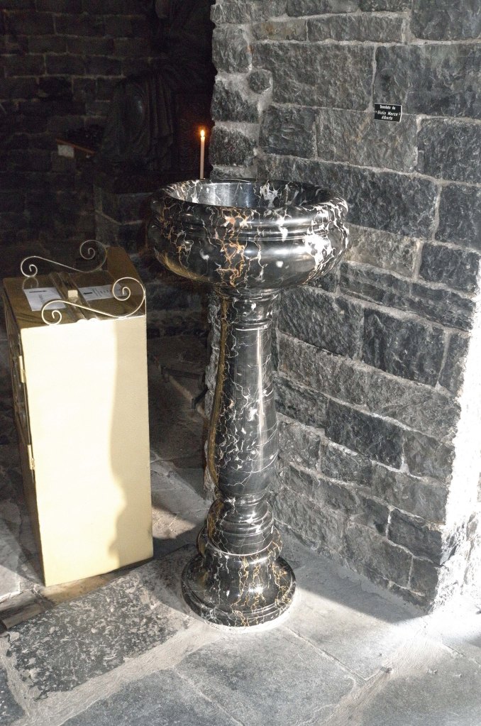 095-baptismal-font